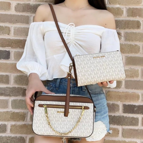 Bundle💕NWT Michael Kors Crossbody & Wristlet MK - Picture 3 of 3